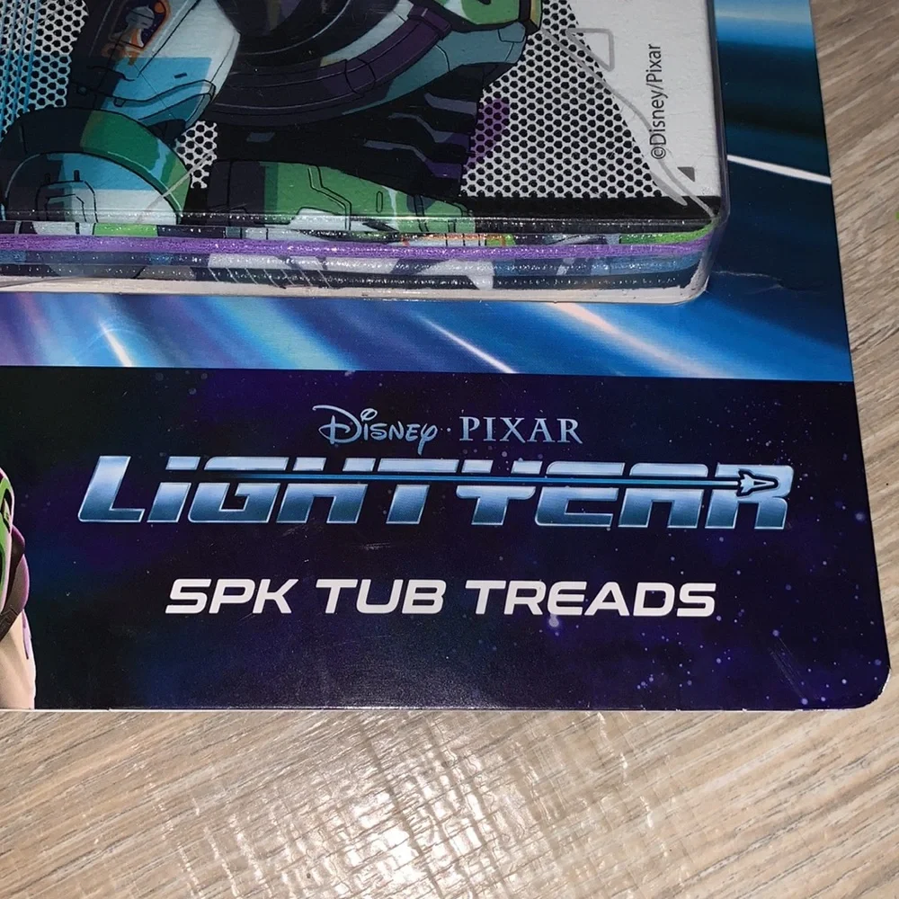 NWT Disney Pixar Buzz Lightyear 5pk tub treads